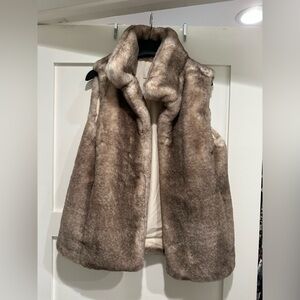 LOFT faux fur pocket vest